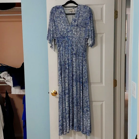 Chico's | Dresses | Chico Short Sleeve Maxi Dress Blue White Geometric Design | Poshmark Chico's | Dresses | Chico Short Sleeve Maxi Dress Blue White Geometric Design | Poshmark